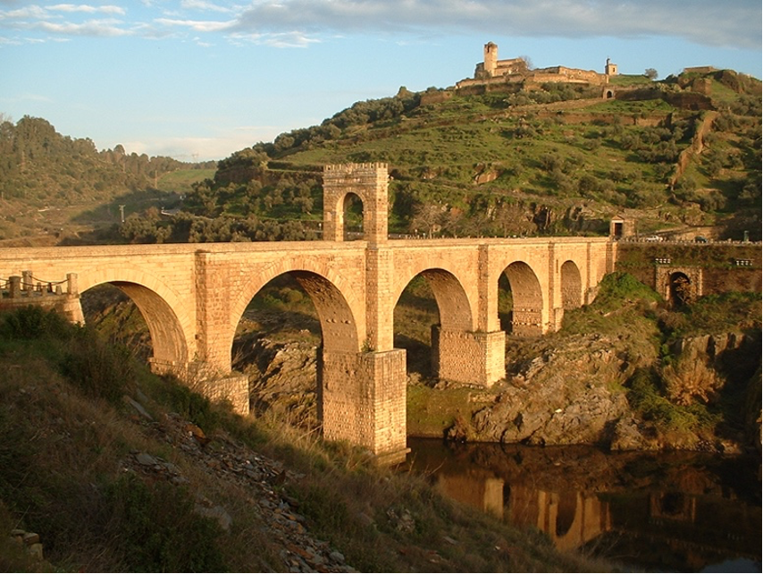 Puente de Alcántara y circo máximo